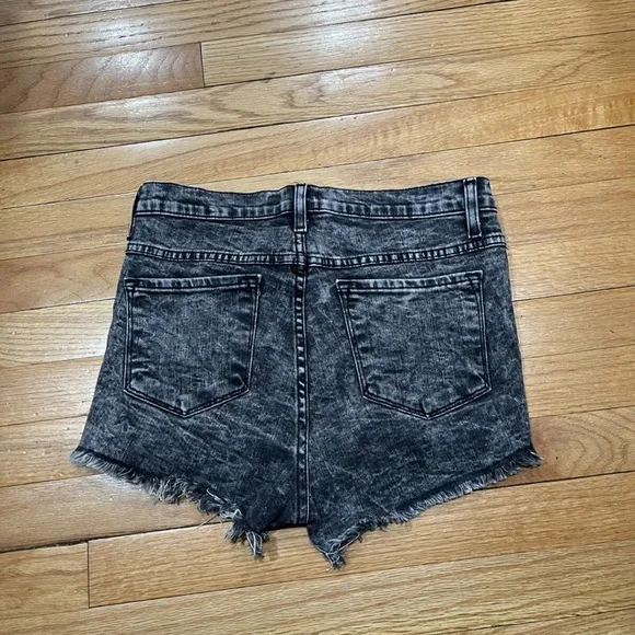 Akira Chicago Red Label Black Acid Wash Denim Shorts M Waist 29” Rise 10” EUC - Picture 7 of 8